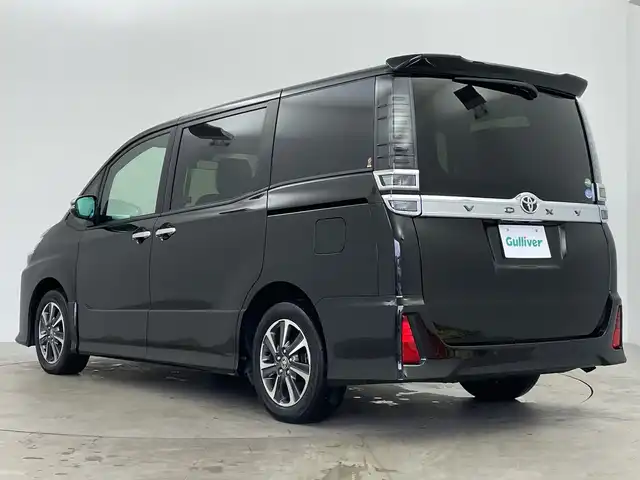トヨタ ヴォクシー ZS 煌Ⅱ 大阪府 2020(令2)年 2.9万km イナズマスパーキングブラックガラスフレーク 純正10インチナビ/トヨタセーフティセンス/フルセグテレビ/Bluetooth/バックカメラ/フロアマット/両側パワースライドドア/クルーズコントロール/アイドリングストップ/ビルトインETC/LEDヘッドライト/オートハイビーム/前後コーナーセンサー/フルセグテレビ