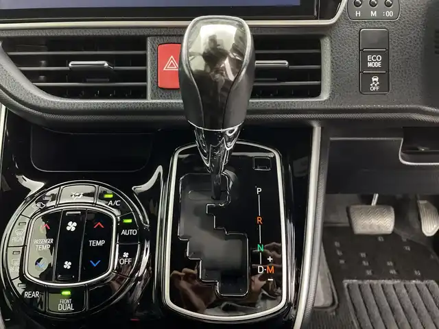 トヨタ ヴォクシー ZS 煌Ⅱ 大阪府 2020(令2)年 2.9万km イナズマスパーキングブラックガラスフレーク 純正10インチナビ/トヨタセーフティセンス/フルセグテレビ/Bluetooth/バックカメラ/フロアマット/両側パワースライドドア/クルーズコントロール/アイドリングストップ/ビルトインETC/LEDヘッドライト/オートハイビーム/前後コーナーセンサー/フルセグテレビ