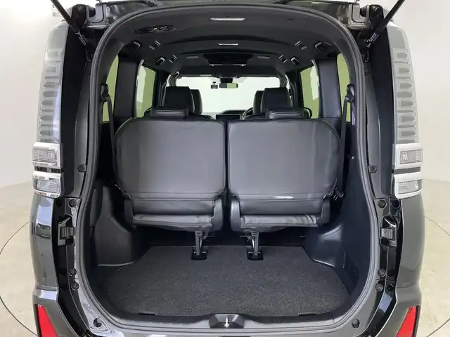 トヨタ ヴォクシー ZS 煌Ⅱ 大阪府 2020(令2)年 2.9万km イナズマスパーキングブラックガラスフレーク 純正10インチナビ/トヨタセーフティセンス/フルセグテレビ/Bluetooth/バックカメラ/フロアマット/両側パワースライドドア/クルーズコントロール/アイドリングストップ/ビルトインETC/LEDヘッドライト/オートハイビーム/前後コーナーセンサー/フルセグテレビ