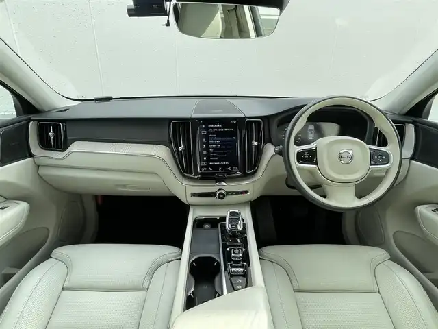 ボルボ ＸＣ６０ B5 AWD インスクリプション 東京都 2021(令3)年 1.6万km クリスタルホワイトP 純正ナビ/TV/360°カメラ/レザーシート/シートヒーター/パワーバックドア/ハーマンカードンサウンド/HUD/アップルカープレイ/ワイヤレス充電/前後ドラレコ/ACC/BSM/レーンキープ/ETC