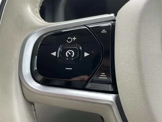 ボルボ ＸＣ６０ B5 AWD インスクリプション 東京都 2021(令3)年 1.6万km クリスタルホワイトP 純正ナビ/TV/360°カメラ/レザーシート/シートヒーター/パワーバックドア/ハーマンカードンサウンド/HUD/アップルカープレイ/ワイヤレス充電/前後ドラレコ/ACC/BSM/レーンキープ/ETC