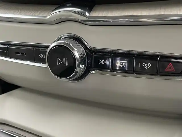 ボルボ ＸＣ６０ B5 AWD インスクリプション 東京都 2021(令3)年 1.6万km クリスタルホワイトP 純正ナビ/TV/360°カメラ/レザーシート/シートヒーター/パワーバックドア/ハーマンカードンサウンド/HUD/アップルカープレイ/ワイヤレス充電/前後ドラレコ/ACC/BSM/レーンキープ/ETC
