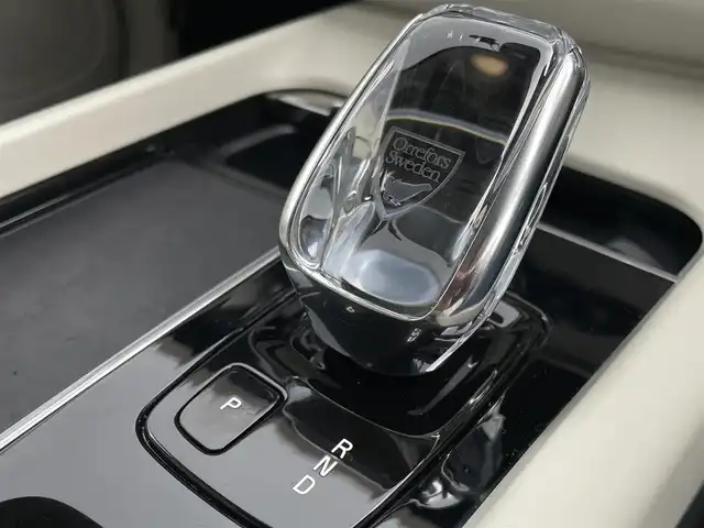 ボルボ ＸＣ６０ B5 AWD インスクリプション 東京都 2021(令3)年 1.6万km クリスタルホワイトP 純正ナビ/TV/360°カメラ/レザーシート/シートヒーター/パワーバックドア/ハーマンカードンサウンド/HUD/アップルカープレイ/ワイヤレス充電/前後ドラレコ/ACC/BSM/レーンキープ/ETC