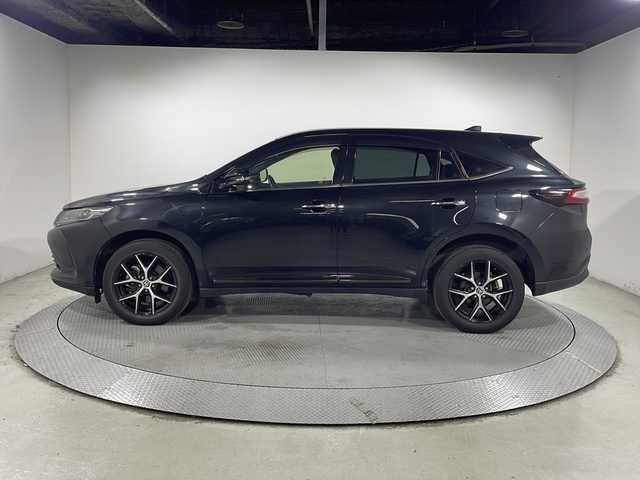 トヨタ ハリアー プレミアム スタイルノアール 広島県 2020(令2)年 3.4万km ブラックマイカ 純正オプション９型ナビ　/バックカメラ　/レーダークルーズコントロール　/フルセグＴＶ　/パワーシート　/コーナーセンサー　/パワーバックドア　/オートハイビーム　/衝突軽減ブレーキ　/ドラレコ　/ETC　/オートライト/純正18インチアルミホイール(235/55/R18)/エアバック（運転席/助手席/サイド）