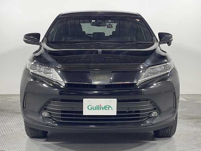 トヨタ ハリアー プレミアム スタイルノアール 広島県 2020(令2)年 3.4万km ブラックマイカ 純正オプション９型ナビ　/バックカメラ　/レーダークルーズコントロール　/フルセグＴＶ　/パワーシート　/コーナーセンサー　/パワーバックドア　/オートハイビーム　/衝突軽減ブレーキ　/ドラレコ　/ETC　/オートライト/純正18インチアルミホイール(235/55/R18)/エアバック（運転席/助手席/サイド）