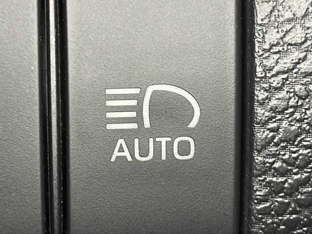 トヨタ ハリアー プレミアム スタイルノアール 広島県 2020(令2)年 3.4万km ブラックマイカ 純正オプション９型ナビ　/バックカメラ　/レーダークルーズコントロール　/フルセグＴＶ　/パワーシート　/コーナーセンサー　/パワーバックドア　/オートハイビーム　/衝突軽減ブレーキ　/ドラレコ　/ETC　/オートライト/純正18インチアルミホイール(235/55/R18)/エアバック（運転席/助手席/サイド）