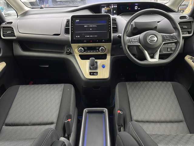 日産 セレナ e－パワー ハイウェイスター V 兵庫県 2020(令2)年 3万km ブリリアントホワイトパール ・ワンオーナー車/・純正ナビ/CD/DVD/SD/TV/Bluetooth/・フリップダウンモニター/・ビルトインETC/・アラウンドビューモニター/・両側パワースライドドア/・エマージェンシーブレーキ/・車線逸脱防止支援/・車線逸脱警報/・後側方車両検知警報/・後側方衝突防止支援/・後退時車両検知機能/・フロント＆バックソナー/・クルーズコントロール/・ＬＥＤヘッドライト/・アダプティブＬＥＤヘッドライトシステム/・純正フロアマット/・純正アルミホイール/・インテリジェントキー/・プッシュスタート/・社外マフラー/・フロントエアロ