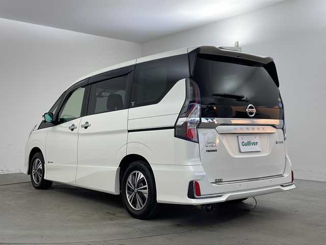 日産 セレナ e－パワー ハイウェイスター V 兵庫県 2020(令2)年 3万km ブリリアントホワイトパール ・ワンオーナー車/・純正ナビ/CD/DVD/SD/TV/Bluetooth/・フリップダウンモニター/・ビルトインETC/・アラウンドビューモニター/・両側パワースライドドア/・エマージェンシーブレーキ/・車線逸脱防止支援/・車線逸脱警報/・後側方車両検知警報/・後側方衝突防止支援/・後退時車両検知機能/・フロント＆バックソナー/・クルーズコントロール/・ＬＥＤヘッドライト/・アダプティブＬＥＤヘッドライトシステム/・純正フロアマット/・純正アルミホイール/・インテリジェントキー/・プッシュスタート/・社外マフラー/・フロントエアロ