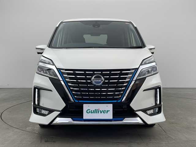 日産 セレナ e－パワー ハイウェイスター V 兵庫県 2020(令2)年 3万km ブリリアントホワイトパール ・ワンオーナー車/・純正ナビ/CD/DVD/SD/TV/Bluetooth/・フリップダウンモニター/・ビルトインETC/・アラウンドビューモニター/・両側パワースライドドア/・エマージェンシーブレーキ/・車線逸脱防止支援/・車線逸脱警報/・後側方車両検知警報/・後側方衝突防止支援/・後退時車両検知機能/・フロント＆バックソナー/・クルーズコントロール/・ＬＥＤヘッドライト/・アダプティブＬＥＤヘッドライトシステム/・純正フロアマット/・純正アルミホイール/・インテリジェントキー/・プッシュスタート/・社外マフラー/・フロントエアロ