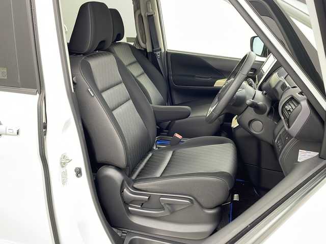 日産 セレナ e－パワー ハイウェイスター V 兵庫県 2020(令2)年 3万km ブリリアントホワイトパール ・ワンオーナー車/・純正ナビ/CD/DVD/SD/TV/Bluetooth/・フリップダウンモニター/・ビルトインETC/・アラウンドビューモニター/・両側パワースライドドア/・エマージェンシーブレーキ/・車線逸脱防止支援/・車線逸脱警報/・後側方車両検知警報/・後側方衝突防止支援/・後退時車両検知機能/・フロント＆バックソナー/・クルーズコントロール/・ＬＥＤヘッドライト/・アダプティブＬＥＤヘッドライトシステム/・純正フロアマット/・純正アルミホイール/・インテリジェントキー/・プッシュスタート/・社外マフラー/・フロントエアロ