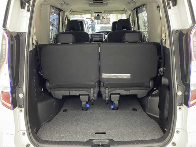 日産 セレナ e－パワー ハイウェイスター V 兵庫県 2020(令2)年 3万km ブリリアントホワイトパール ・ワンオーナー車/・純正ナビ/CD/DVD/SD/TV/Bluetooth/・フリップダウンモニター/・ビルトインETC/・アラウンドビューモニター/・両側パワースライドドア/・エマージェンシーブレーキ/・車線逸脱防止支援/・車線逸脱警報/・後側方車両検知警報/・後側方衝突防止支援/・後退時車両検知機能/・フロント＆バックソナー/・クルーズコントロール/・ＬＥＤヘッドライト/・アダプティブＬＥＤヘッドライトシステム/・純正フロアマット/・純正アルミホイール/・インテリジェントキー/・プッシュスタート/・社外マフラー/・フロントエアロ