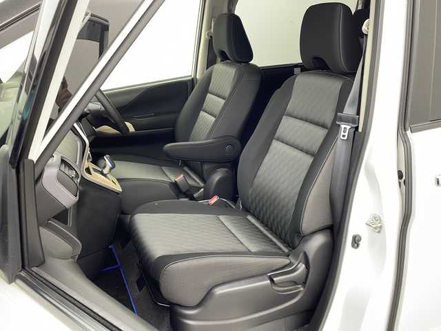 日産 セレナ e－パワー ハイウェイスター V 兵庫県 2020(令2)年 3万km ブリリアントホワイトパール ・ワンオーナー車/・純正ナビ/CD/DVD/SD/TV/Bluetooth/・フリップダウンモニター/・ビルトインETC/・アラウンドビューモニター/・両側パワースライドドア/・エマージェンシーブレーキ/・車線逸脱防止支援/・車線逸脱警報/・後側方車両検知警報/・後側方衝突防止支援/・後退時車両検知機能/・フロント＆バックソナー/・クルーズコントロール/・ＬＥＤヘッドライト/・アダプティブＬＥＤヘッドライトシステム/・純正フロアマット/・純正アルミホイール/・インテリジェントキー/・プッシュスタート/・社外マフラー/・フロントエアロ