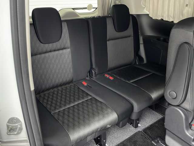 日産 セレナ e－パワー ハイウェイスター V 兵庫県 2020(令2)年 3万km ブリリアントホワイトパール ・ワンオーナー車/・純正ナビ/CD/DVD/SD/TV/Bluetooth/・フリップダウンモニター/・ビルトインETC/・アラウンドビューモニター/・両側パワースライドドア/・エマージェンシーブレーキ/・車線逸脱防止支援/・車線逸脱警報/・後側方車両検知警報/・後側方衝突防止支援/・後退時車両検知機能/・フロント＆バックソナー/・クルーズコントロール/・ＬＥＤヘッドライト/・アダプティブＬＥＤヘッドライトシステム/・純正フロアマット/・純正アルミホイール/・インテリジェントキー/・プッシュスタート/・社外マフラー/・フロントエアロ