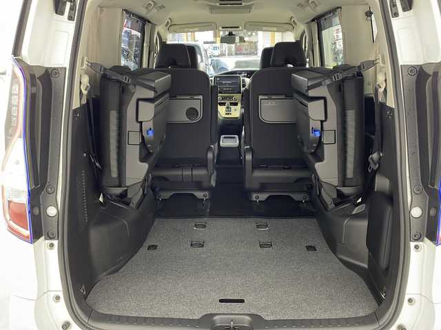 日産 セレナ e－パワー ハイウェイスター V 兵庫県 2020(令2)年 3万km ブリリアントホワイトパール ・ワンオーナー車/・純正ナビ/CD/DVD/SD/TV/Bluetooth/・フリップダウンモニター/・ビルトインETC/・アラウンドビューモニター/・両側パワースライドドア/・エマージェンシーブレーキ/・車線逸脱防止支援/・車線逸脱警報/・後側方車両検知警報/・後側方衝突防止支援/・後退時車両検知機能/・フロント＆バックソナー/・クルーズコントロール/・ＬＥＤヘッドライト/・アダプティブＬＥＤヘッドライトシステム/・純正フロアマット/・純正アルミホイール/・インテリジェントキー/・プッシュスタート/・社外マフラー/・フロントエアロ