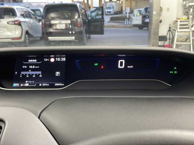 日産 セレナ e－パワー ハイウェイスター V 兵庫県 2020(令2)年 3万km ブリリアントホワイトパール ・ワンオーナー車/・純正ナビ/CD/DVD/SD/TV/Bluetooth/・フリップダウンモニター/・ビルトインETC/・アラウンドビューモニター/・両側パワースライドドア/・エマージェンシーブレーキ/・車線逸脱防止支援/・車線逸脱警報/・後側方車両検知警報/・後側方衝突防止支援/・後退時車両検知機能/・フロント＆バックソナー/・クルーズコントロール/・ＬＥＤヘッドライト/・アダプティブＬＥＤヘッドライトシステム/・純正フロアマット/・純正アルミホイール/・インテリジェントキー/・プッシュスタート/・社外マフラー/・フロントエアロ