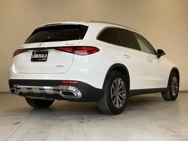 メルセデス・ベンツ Ｍ・ベンツ ＧＬＣ２２０ d 4マチック 熊本県 2023(令5)年 0.7万km ポーラホワイト ・スマートキー/・プッシュスタート/・DSR/・アクティブディスタンスアシスト/・アクティブステアリングアシスト/・アクティブレーンチェンジアシスト/・アクティブブレーキアシスト/・アクティブレーンアシスト/・トラフィックサインアシスト/・ブラインドスポットモニター/・アテンションアシスト/・パーキングアシスト/・クルーズコントロール(追従式)/・黒革シート/・前席パワーシート/・純正HDDナビ/　【Bluetooth・USB・AppleCarPlay・AndroidAuto】/・フルセグTV/・全方位カメラ/・ETC/・パワーバックドア/・LEDヘッドランプ/・純正マット