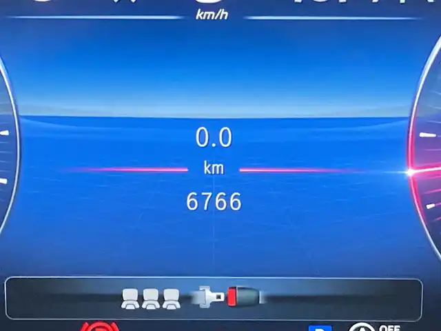 メルセデス・ベンツ Ｍ・ベンツ ＧＬＣ２２０ d 4マチック 熊本県 2023(令5)年 0.7万km ポーラホワイト ・スマートキー/・プッシュスタート/・DSR/・アクティブディスタンスアシスト/・アクティブステアリングアシスト/・アクティブレーンチェンジアシスト/・アクティブブレーキアシスト/・アクティブレーンアシスト/・トラフィックサインアシスト/・ブラインドスポットモニター/・アテンションアシスト/・パーキングアシスト/・クルーズコントロール(追従式)/・黒革シート/・前席パワーシート/・純正HDDナビ/　【Bluetooth・USB・AppleCarPlay・AndroidAuto】/・フルセグTV/・全方位カメラ/・ETC/・パワーバックドア/・LEDヘッドランプ/・純正マット