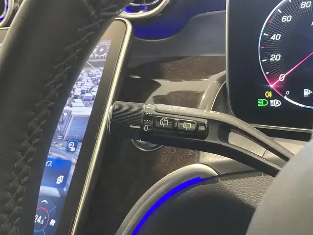 メルセデス・ベンツ Ｍ・ベンツ ＧＬＣ２２０ d 4マチック 熊本県 2023(令5)年 0.7万km ポーラホワイト ・スマートキー/・プッシュスタート/・DSR/・アクティブディスタンスアシスト/・アクティブステアリングアシスト/・アクティブレーンチェンジアシスト/・アクティブブレーキアシスト/・アクティブレーンアシスト/・トラフィックサインアシスト/・ブラインドスポットモニター/・アテンションアシスト/・パーキングアシスト/・クルーズコントロール(追従式)/・黒革シート/・前席パワーシート/・純正HDDナビ/　【Bluetooth・USB・AppleCarPlay・AndroidAuto】/・フルセグTV/・全方位カメラ/・ETC/・パワーバックドア/・LEDヘッドランプ/・純正マット