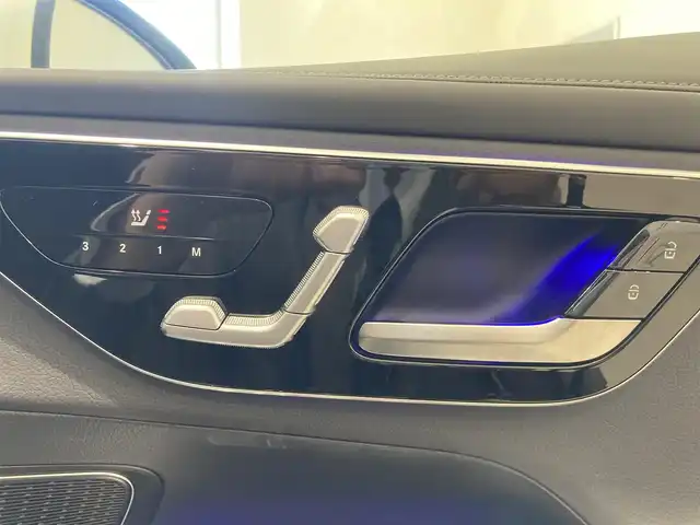 メルセデス・ベンツ Ｍ・ベンツ ＧＬＣ２２０ d 4マチック 熊本県 2023(令5)年 0.7万km ポーラホワイト ・スマートキー/・プッシュスタート/・DSR/・アクティブディスタンスアシスト/・アクティブステアリングアシスト/・アクティブレーンチェンジアシスト/・アクティブブレーキアシスト/・アクティブレーンアシスト/・トラフィックサインアシスト/・ブラインドスポットモニター/・アテンションアシスト/・パーキングアシスト/・クルーズコントロール(追従式)/・黒革シート/・前席パワーシート/・純正HDDナビ/　【Bluetooth・USB・AppleCarPlay・AndroidAuto】/・フルセグTV/・全方位カメラ/・ETC/・パワーバックドア/・LEDヘッドランプ/・純正マット