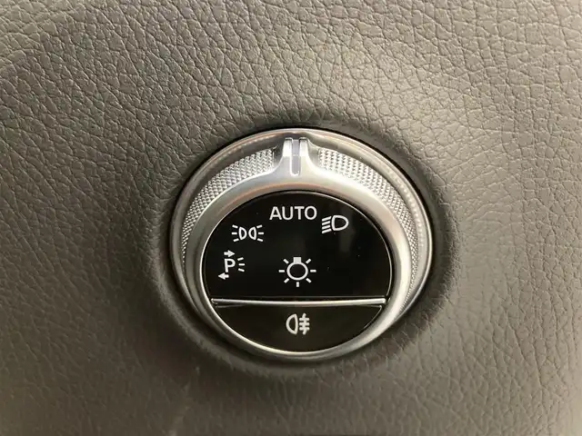 メルセデス・ベンツ Ｍ・ベンツ ＧＬＣ２２０ d 4マチック 熊本県 2023(令5)年 0.7万km ポーラホワイト ・スマートキー/・プッシュスタート/・DSR/・アクティブディスタンスアシスト/・アクティブステアリングアシスト/・アクティブレーンチェンジアシスト/・アクティブブレーキアシスト/・アクティブレーンアシスト/・トラフィックサインアシスト/・ブラインドスポットモニター/・アテンションアシスト/・パーキングアシスト/・クルーズコントロール(追従式)/・黒革シート/・前席パワーシート/・純正HDDナビ/　【Bluetooth・USB・AppleCarPlay・AndroidAuto】/・フルセグTV/・全方位カメラ/・ETC/・パワーバックドア/・LEDヘッドランプ/・純正マット