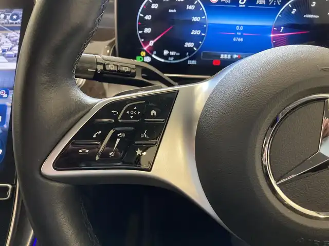 メルセデス・ベンツ Ｍ・ベンツ ＧＬＣ２２０ d 4マチック 熊本県 2023(令5)年 0.7万km ポーラホワイト ・スマートキー/・プッシュスタート/・DSR/・アクティブディスタンスアシスト/・アクティブステアリングアシスト/・アクティブレーンチェンジアシスト/・アクティブブレーキアシスト/・アクティブレーンアシスト/・トラフィックサインアシスト/・ブラインドスポットモニター/・アテンションアシスト/・パーキングアシスト/・クルーズコントロール(追従式)/・黒革シート/・前席パワーシート/・純正HDDナビ/　【Bluetooth・USB・AppleCarPlay・AndroidAuto】/・フルセグTV/・全方位カメラ/・ETC/・パワーバックドア/・LEDヘッドランプ/・純正マット