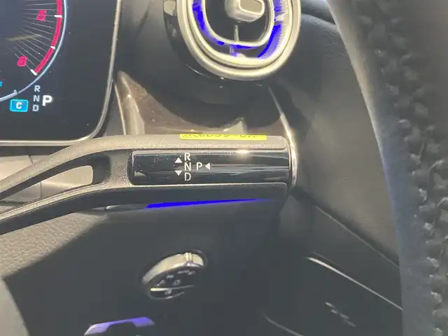 メルセデス・ベンツ Ｍ・ベンツ ＧＬＣ２２０ d 4マチック 熊本県 2023(令5)年 0.7万km ポーラホワイト ・スマートキー/・プッシュスタート/・DSR/・アクティブディスタンスアシスト/・アクティブステアリングアシスト/・アクティブレーンチェンジアシスト/・アクティブブレーキアシスト/・アクティブレーンアシスト/・トラフィックサインアシスト/・ブラインドスポットモニター/・アテンションアシスト/・パーキングアシスト/・クルーズコントロール(追従式)/・黒革シート/・前席パワーシート/・純正HDDナビ/　【Bluetooth・USB・AppleCarPlay・AndroidAuto】/・フルセグTV/・全方位カメラ/・ETC/・パワーバックドア/・LEDヘッドランプ/・純正マット