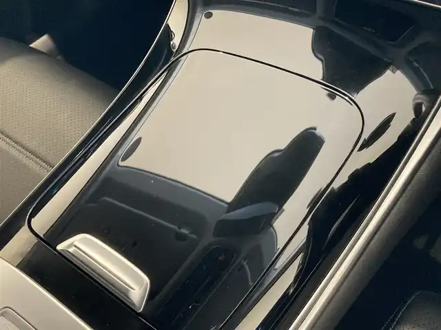 メルセデス・ベンツ Ｍ・ベンツ ＧＬＣ２２０ d 4マチック 熊本県 2023(令5)年 0.7万km ポーラホワイト ・スマートキー/・プッシュスタート/・DSR/・アクティブディスタンスアシスト/・アクティブステアリングアシスト/・アクティブレーンチェンジアシスト/・アクティブブレーキアシスト/・アクティブレーンアシスト/・トラフィックサインアシスト/・ブラインドスポットモニター/・アテンションアシスト/・パーキングアシスト/・クルーズコントロール(追従式)/・黒革シート/・前席パワーシート/・純正HDDナビ/　【Bluetooth・USB・AppleCarPlay・AndroidAuto】/・フルセグTV/・全方位カメラ/・ETC/・パワーバックドア/・LEDヘッドランプ/・純正マット