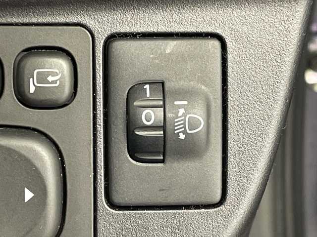 トヨタ アクア S スタイルブラック 群馬県 2019(平31)年 1.9万km ダークブルーマイカ 純正ナビ　バックカメラ　フルセグTV　Bluetooth接続　スマートキー　プッシュスタートボタン　衝突被害軽減ブレーキ　レーンアシスト　オートマチックハイビーム　ビルトインETC２．０　禁煙車