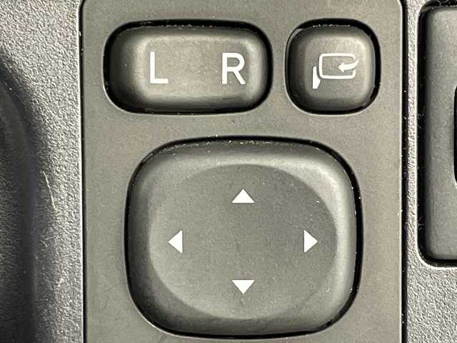 トヨタ アクア S スタイルブラック 群馬県 2019(平31)年 1.9万km ダークブルーマイカ 純正ナビ　バックカメラ　フルセグTV　Bluetooth接続　スマートキー　プッシュスタートボタン　衝突被害軽減ブレーキ　レーンアシスト　オートマチックハイビーム　ビルトインETC２．０　禁煙車