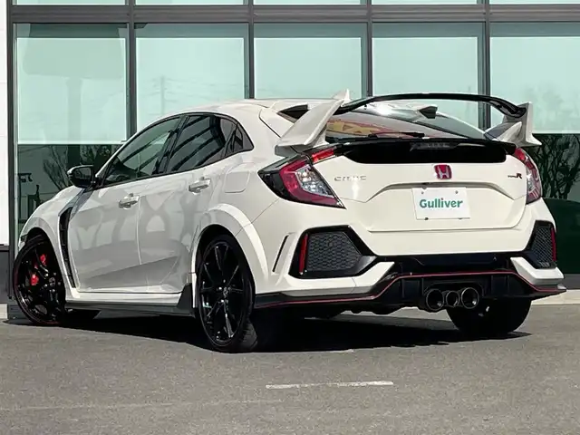 ホンダ シビック タイプR 和歌山県 2018(平30)年 4.8万km チャンピオンシップホワイト 社外ディスプレイオーディオ/Bluetooth/CD/DVD/バックカメラ/ビルトインETC/ドライブレコーダー/レーダー探知機/クルーズコントロール/パーキングソナー/革巻きステアリング/純正バケットシート/電動パーキングブレーキ/ブレーキホールド/ドライブモードセレクト/LEDヘッドライト/フォグランプ/オートライト/純正20インチAW/三本出マフラー/大型ウイング/プッシュスタート/スマートキー/スペアキー