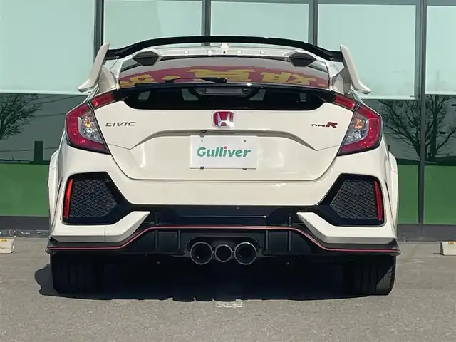 ホンダ シビック タイプR 和歌山県 2018(平30)年 4.8万km チャンピオンシップホワイト 社外ディスプレイオーディオ/Bluetooth/CD/DVD/バックカメラ/ビルトインETC/ドライブレコーダー/レーダー探知機/クルーズコントロール/パーキングソナー/革巻きステアリング/純正バケットシート/電動パーキングブレーキ/ブレーキホールド/ドライブモードセレクト/LEDヘッドライト/フォグランプ/オートライト/純正20インチAW/三本出マフラー/大型ウイング/プッシュスタート/スマートキー/スペアキー