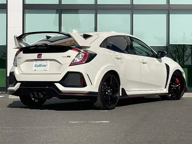 ホンダ シビック タイプR 和歌山県 2018(平30)年 4.8万km チャンピオンシップホワイト 社外ディスプレイオーディオ/Bluetooth/CD/DVD/バックカメラ/ビルトインETC/ドライブレコーダー/レーダー探知機/クルーズコントロール/パーキングソナー/革巻きステアリング/純正バケットシート/電動パーキングブレーキ/ブレーキホールド/ドライブモードセレクト/LEDヘッドライト/フォグランプ/オートライト/純正20インチAW/三本出マフラー/大型ウイング/プッシュスタート/スマートキー/スペアキー