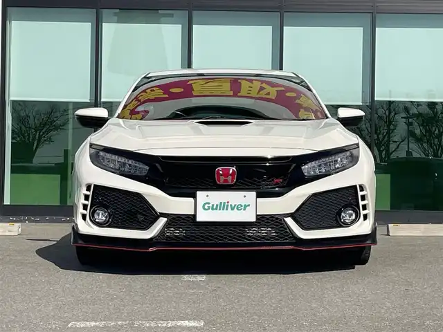 ホンダ シビック タイプR 和歌山県 2018(平30)年 4.8万km チャンピオンシップホワイト 社外ディスプレイオーディオ/Bluetooth/CD/DVD/バックカメラ/ビルトインETC/ドライブレコーダー/レーダー探知機/クルーズコントロール/パーキングソナー/革巻きステアリング/純正バケットシート/電動パーキングブレーキ/ブレーキホールド/ドライブモードセレクト/LEDヘッドライト/フォグランプ/オートライト/純正20インチAW/三本出マフラー/大型ウイング/プッシュスタート/スマートキー/スペアキー
