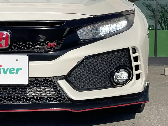 ホンダ シビック タイプR 和歌山県 2018(平30)年 4.8万km チャンピオンシップホワイト 社外ディスプレイオーディオ/Bluetooth/CD/DVD/バックカメラ/ビルトインETC/ドライブレコーダー/レーダー探知機/クルーズコントロール/パーキングソナー/革巻きステアリング/純正バケットシート/電動パーキングブレーキ/ブレーキホールド/ドライブモードセレクト/LEDヘッドライト/フォグランプ/オートライト/純正20インチAW/三本出マフラー/大型ウイング/プッシュスタート/スマートキー/スペアキー