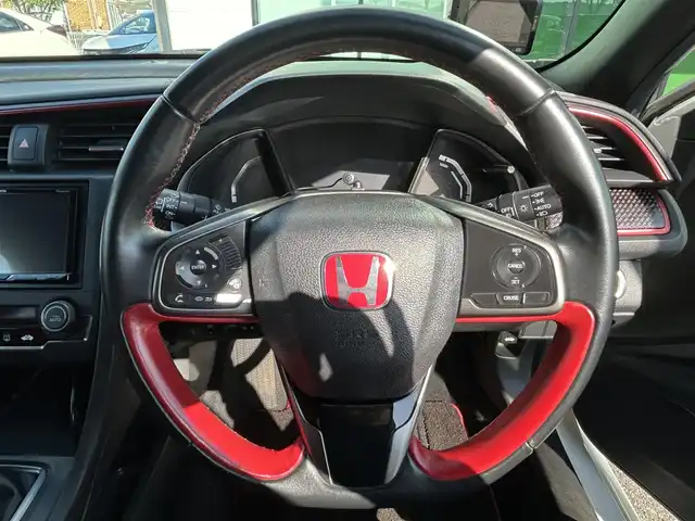 ホンダ シビック タイプR 和歌山県 2018(平30)年 4.8万km チャンピオンシップホワイト 社外ディスプレイオーディオ/Bluetooth/CD/DVD/バックカメラ/ビルトインETC/ドライブレコーダー/レーダー探知機/クルーズコントロール/パーキングソナー/革巻きステアリング/純正バケットシート/電動パーキングブレーキ/ブレーキホールド/ドライブモードセレクト/LEDヘッドライト/フォグランプ/オートライト/純正20インチAW/三本出マフラー/大型ウイング/プッシュスタート/スマートキー/スペアキー