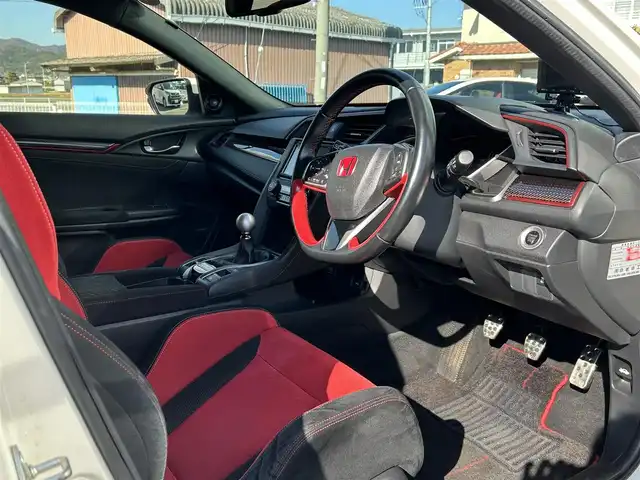 ホンダ シビック タイプR 和歌山県 2018(平30)年 4.8万km チャンピオンシップホワイト 社外ディスプレイオーディオ/Bluetooth/CD/DVD/バックカメラ/ビルトインETC/ドライブレコーダー/レーダー探知機/クルーズコントロール/パーキングソナー/革巻きステアリング/純正バケットシート/電動パーキングブレーキ/ブレーキホールド/ドライブモードセレクト/LEDヘッドライト/フォグランプ/オートライト/純正20インチAW/三本出マフラー/大型ウイング/プッシュスタート/スマートキー/スペアキー