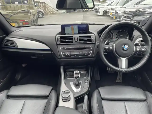 ＢＭＷ Ｍ２３５ｉ クーペ 静岡県 2014(平26)年 5.7万km サファイアブラックP 直６ターボ/サンルーフ/純正ナビ/フルセグTV/CD/DVD/BT/USB/AUX/衝突軽減システム/レーンキープアシスト/クルーズコントロール/社外レーダー/黒革シート/シートヒーターD/N席/パワーシートD/N席/ビルトインETC/純正18インチAW/HIDヘッドライト/リアフォグライト/オートライト/ドライブレコーダー/オートワイパー/パドルシフト/フロアマット/取説/保証書/スペアキーx1