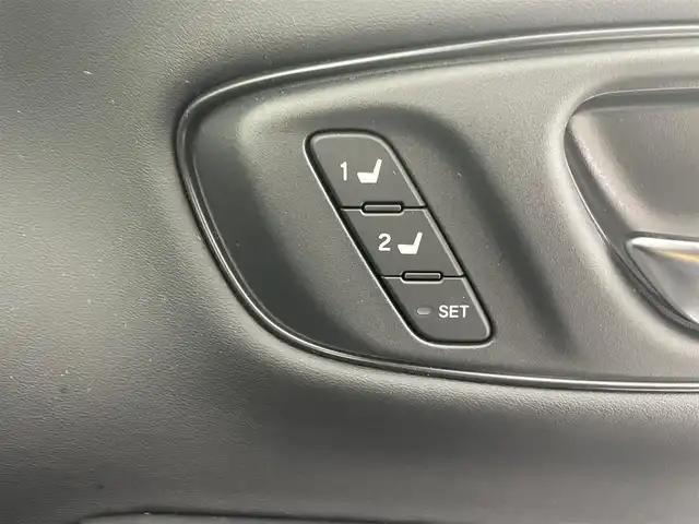 ホンダ ＺＲ－Ｖ ハイブリッド e:HEV Z 埼玉県 2024(令6)年 0.6万km プラチナホワイトパール Honda　CONNECT 9インチナビディスプレー/地デジフルセグ/ホンダセンシング　/ブラック本革シート　/運転席8ウェイ助手席4ウェイパワーシート　/運転席＆助手席シートヒーター/ハンズフリーアクセスパワーテールゲート/BOSEプレミアムサウンドシステム　/後退出庫サポート/マルチビューカメラシステム　/ブラインドスポットインフォメーション　/ETC2.0車載器ナビ連動/ワイヤレス充電器/純正ドライブレコーダー前後/LEDヘッドライト/前後コーナーセンサー/純正18インチアルミホイール