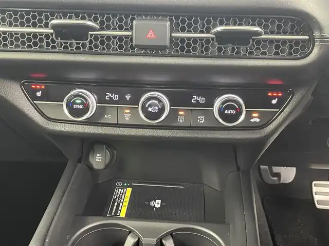 ホンダ ＺＲ－Ｖ ハイブリッド e:HEV Z 埼玉県 2024(令6)年 0.6万km プラチナホワイトパール Honda　CONNECT 9インチナビディスプレー/地デジフルセグ/ホンダセンシング　/ブラック本革シート　/運転席8ウェイ助手席4ウェイパワーシート　/運転席＆助手席シートヒーター/ハンズフリーアクセスパワーテールゲート/BOSEプレミアムサウンドシステム　/後退出庫サポート/マルチビューカメラシステム　/ブラインドスポットインフォメーション　/ETC2.0車載器ナビ連動/ワイヤレス充電器/純正ドライブレコーダー前後/LEDヘッドライト/前後コーナーセンサー/純正18インチアルミホイール