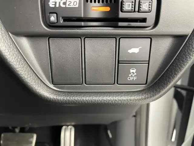 ホンダ ＺＲ－Ｖ ハイブリッド e:HEV Z 埼玉県 2024(令6)年 0.6万km プラチナホワイトパール Honda　CONNECT 9インチナビディスプレー/地デジフルセグ/ホンダセンシング　/ブラック本革シート　/運転席8ウェイ助手席4ウェイパワーシート　/運転席＆助手席シートヒーター/ハンズフリーアクセスパワーテールゲート/BOSEプレミアムサウンドシステム　/後退出庫サポート/マルチビューカメラシステム　/ブラインドスポットインフォメーション　/ETC2.0車載器ナビ連動/ワイヤレス充電器/純正ドライブレコーダー前後/LEDヘッドライト/前後コーナーセンサー/純正18インチアルミホイール