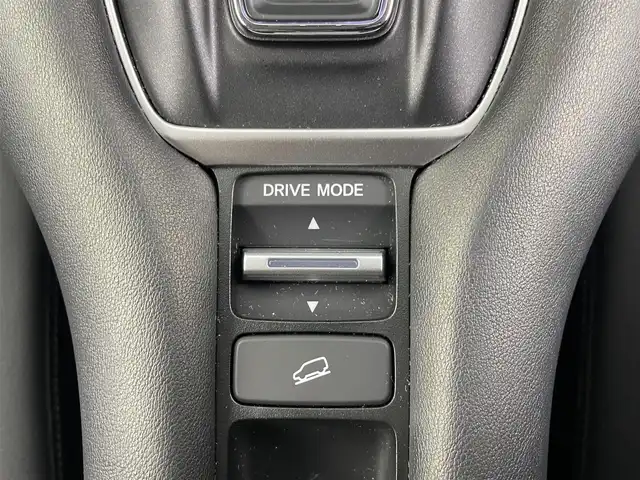 ホンダ ＺＲ－Ｖ ハイブリッド e:HEV Z 埼玉県 2024(令6)年 0.6万km プラチナホワイトパール Honda　CONNECT 9インチナビディスプレー/地デジフルセグ/ホンダセンシング　/ブラック本革シート　/運転席8ウェイ助手席4ウェイパワーシート　/運転席＆助手席シートヒーター/ハンズフリーアクセスパワーテールゲート/BOSEプレミアムサウンドシステム　/後退出庫サポート/マルチビューカメラシステム　/ブラインドスポットインフォメーション　/ETC2.0車載器ナビ連動/ワイヤレス充電器/純正ドライブレコーダー前後/LEDヘッドライト/前後コーナーセンサー/純正18インチアルミホイール