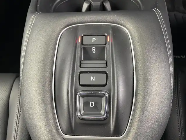 ホンダ ＺＲ－Ｖ ハイブリッド e:HEV Z 埼玉県 2024(令6)年 0.6万km プラチナホワイトパール Honda　CONNECT 9インチナビディスプレー/地デジフルセグ/ホンダセンシング　/ブラック本革シート　/運転席8ウェイ助手席4ウェイパワーシート　/運転席＆助手席シートヒーター/ハンズフリーアクセスパワーテールゲート/BOSEプレミアムサウンドシステム　/後退出庫サポート/マルチビューカメラシステム　/ブラインドスポットインフォメーション　/ETC2.0車載器ナビ連動/ワイヤレス充電器/純正ドライブレコーダー前後/LEDヘッドライト/前後コーナーセンサー/純正18インチアルミホイール