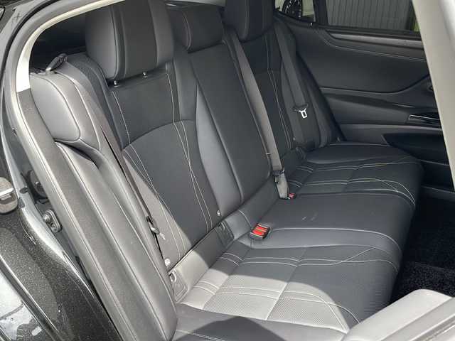 レクサス ＥＳ 300h バージョンL 愛知県 2022(令4)年 2.7万km グラファイトブラックガラスフレーク 衝突軽減システム/全方位カメラ/純正14型ナビ/三眼LEDヘッドライト/サンルーフ/レーダークルーズコントロール/シートヒーター/エアシート/フルセグ/CD DVD/Bluetooth/バックカメラ/パワーシート/ヘッドアップディスプレイ/コーナーセンサー/純正アルミホイール/ETC2.0/ブラインドスポットモニター/パドルシフト/ステアリングヒーター/オートマチックハイビーム/ステアリングスイッチ/スマートキー/プッシュスタート