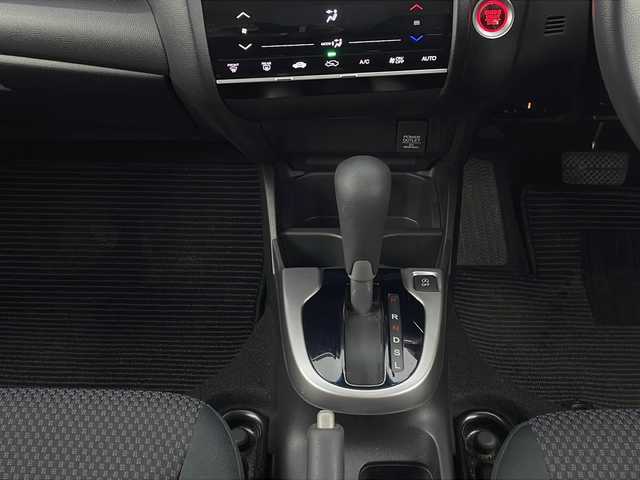 ホンダ フィット 13G F 新潟県 2018(平30)年 6.7万km タフホワイトⅡ ホンダセンシング/社外ナビ/　　SD/iPod/BT/FM/AM/レーダークルーズコントロール/ウィンカーミラー/電格ミラー/オートエアコン/アイドリングストップ/スマートキー/ETC