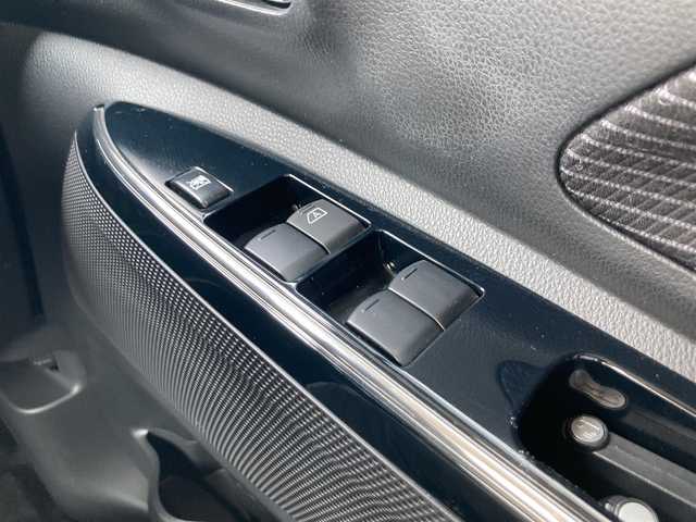 日産 デイズ ルークス ハイウェイスターX 鳥取県 2018(平30)年 6.2万km スターリングシルバーM 4・W・D/ワンオーナー/純正CDオーディオ/社外ポータブルナビ/ワンセグ/アラウンドビューモニター/エマージェンシーブレーキ/レーンキープアシスト/片側パワースライドドア/運転席シートヒーター/LEDヘットライト/フォグライト/純正14インチアルミホイール/プッシュエンジンスタート/アイドリングストップ