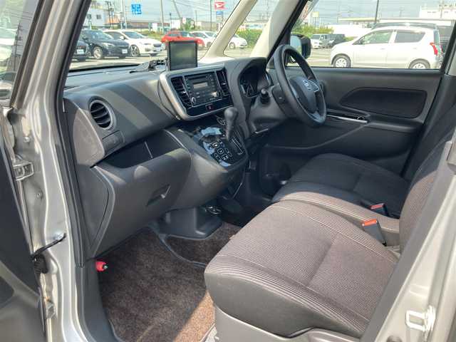 日産 デイズ ルークス ハイウェイスターX 鳥取県 2018(平30)年 6.2万km スターリングシルバーM 4・W・D/ワンオーナー/純正CDオーディオ/社外ポータブルナビ/ワンセグ/アラウンドビューモニター/エマージェンシーブレーキ/レーンキープアシスト/片側パワースライドドア/運転席シートヒーター/LEDヘットライト/フォグライト/純正14インチアルミホイール/プッシュエンジンスタート/アイドリングストップ