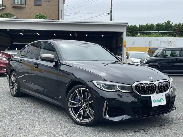 ＢＭＷ Ｍ３４０ｉ xDrive 神奈川県 2020(令2)年 1.3万km サファイアブラックP 純正HDDナビ/ラジオ/BT /音楽ライブラリ/TV /AppleCarPlay/ETC/haman/kardonサウンドシステム/コンフォートアクセス/イノベーション・パッケージ/● BMWレーザー・ライト/● BMWヘッドアップ・ディスプレイ/● BMWジェスチャー・コントロール/直列6気筒 M ツインパワー・ターボ/8速スポーツ・オートマチック・トランスミッション/アダプティブ・ヘッドライト/ハイビーム・アシスタント/インテリジェントセーフティ/ドライビングアシストプロフェッショナル/●ACC/●ステアリング&レーンコントロールアシスト/●車線逸脱警告システム/●アクティブサイドコリジョンプロテクション/●前車接近警告機能/●衝突回避・被害軽減ブレーキ/●後車衝突警告機能/●クロストラフィックウォーニング/●高速道路渋滞時ハンズオフアシスト/●エマージェンシーストップアシスト/●トラフィックサインアシスト（速度制限認識）/パーキングアシストプラス/（トップビュー＋3Dビュー、サイドビュー、リヤビュー）/PDC／パークディスタンスコントロール/パーキングアシスト/スマートキー×2/取説/保証書
