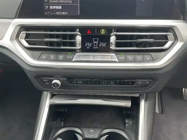 ＢＭＷ Ｍ３４０ｉ xDrive 神奈川県 2020(令2)年 1.3万km サファイアブラックP 純正HDDナビ/ラジオ/BT /音楽ライブラリ/TV /AppleCarPlay/ETC/haman/kardonサウンドシステム/コンフォートアクセス/イノベーション・パッケージ/● BMWレーザー・ライト/● BMWヘッドアップ・ディスプレイ/● BMWジェスチャー・コントロール/直列6気筒 M ツインパワー・ターボ/8速スポーツ・オートマチック・トランスミッション/アダプティブ・ヘッドライト/ハイビーム・アシスタント/インテリジェントセーフティ/ドライビングアシストプロフェッショナル/●ACC/●ステアリング&レーンコントロールアシスト/●車線逸脱警告システム/●アクティブサイドコリジョンプロテクション/●前車接近警告機能/●衝突回避・被害軽減ブレーキ/●後車衝突警告機能/●クロストラフィックウォーニング/●高速道路渋滞時ハンズオフアシスト/●エマージェンシーストップアシスト/●トラフィックサインアシスト（速度制限認識）/パーキングアシストプラス/（トップビュー＋3Dビュー、サイドビュー、リヤビュー）/PDC／パークディスタンスコントロール/パーキングアシスト/スマートキー×2/取説/保証書