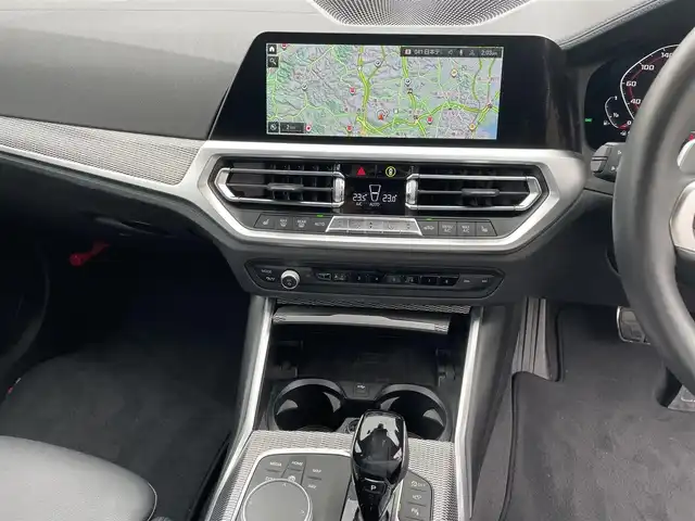 ＢＭＷ Ｍ３４０ｉ xDrive 神奈川県 2020(令2)年 1.3万km サファイアブラックP 純正HDDナビ/ラジオ/BT /音楽ライブラリ/TV /AppleCarPlay/ETC/haman/kardonサウンドシステム/コンフォートアクセス/イノベーション・パッケージ/● BMWレーザー・ライト/● BMWヘッドアップ・ディスプレイ/● BMWジェスチャー・コントロール/直列6気筒 M ツインパワー・ターボ/8速スポーツ・オートマチック・トランスミッション/アダプティブ・ヘッドライト/ハイビーム・アシスタント/インテリジェントセーフティ/ドライビングアシストプロフェッショナル/●ACC/●ステアリング&レーンコントロールアシスト/●車線逸脱警告システム/●アクティブサイドコリジョンプロテクション/●前車接近警告機能/●衝突回避・被害軽減ブレーキ/●後車衝突警告機能/●クロストラフィックウォーニング/●高速道路渋滞時ハンズオフアシスト/●エマージェンシーストップアシスト/●トラフィックサインアシスト（速度制限認識）/パーキングアシストプラス/（トップビュー＋3Dビュー、サイドビュー、リヤビュー）/PDC／パークディスタンスコントロール/パーキングアシスト/スマートキー×2/取説/保証書