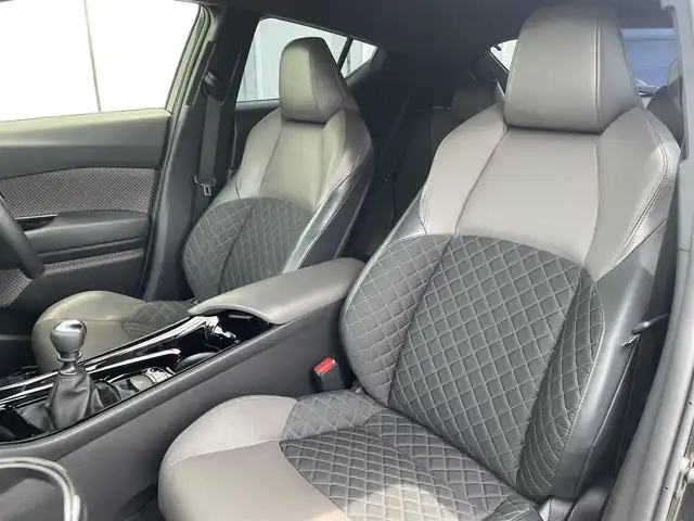 トヨタ Ｃ－ＨＲ G－T 神奈川県 2020(令2)年 5万km ブラックマイカ ９インチ純正ナビ　/バックカメラ　/ＴＲＤフルエアロ（フロントスポイラーLED付）/TRDトランクスポイラー/ドレスアップマフラー/TRDフロントバンパーガーニッシュ/TRDフォグガーニッシュ/Ｂｌｕｅｔｏｏｔｈ　ＤＶＤ　ＣＤ　/フルセグＴＶ　/ＥＴＣ２．０　/シートヒーター　/ＬＥＤヘッドライト　/フォグランプ　/ローダウンスプリング　/スマートキー/社外ドリンクホルダー/トヨタセーフティーセンス